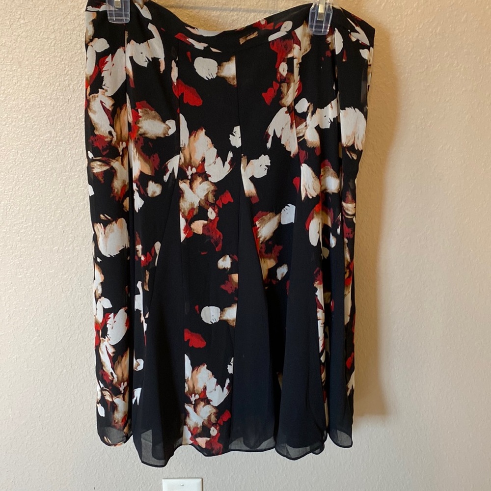 White House Black Market skirt. Sz 12
